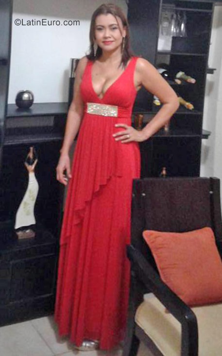 Date this passionate Colombia girl Lenia from Barranquilla CO19582