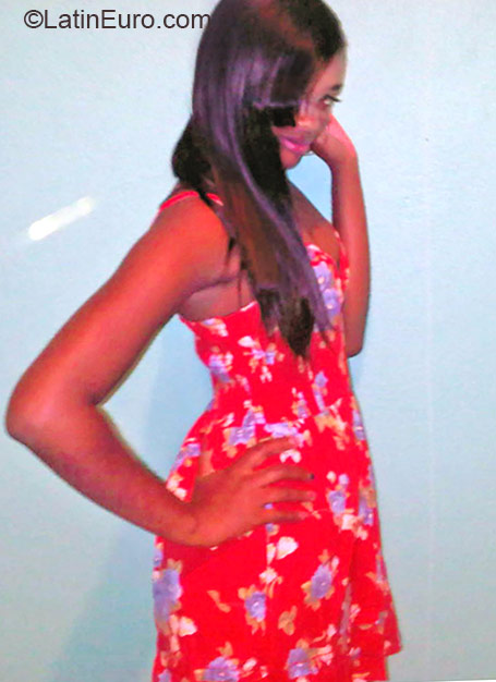 Date this voluptuous Jamaica girl Shevele from Kingston JM2359