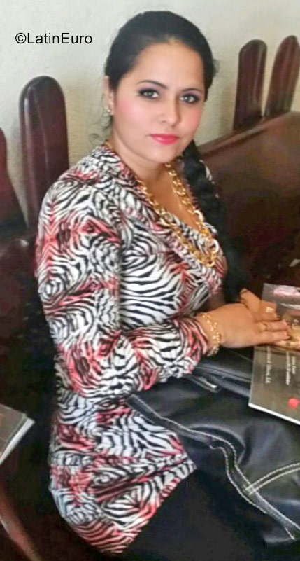 Date this stunning Cuba girl Yosvani from Habana CU76