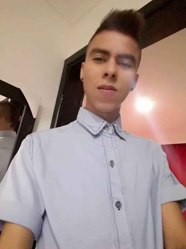 Date this happy Colombia man Diego valencia from Pereira CO19818