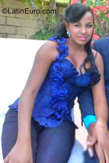 Date this funny Dominican Republic girl VIANELIS from Bonao DO26997