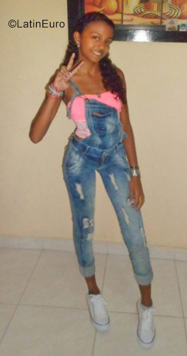 Date this voluptuous Colombia girl Natalia from Cartagena CO19883