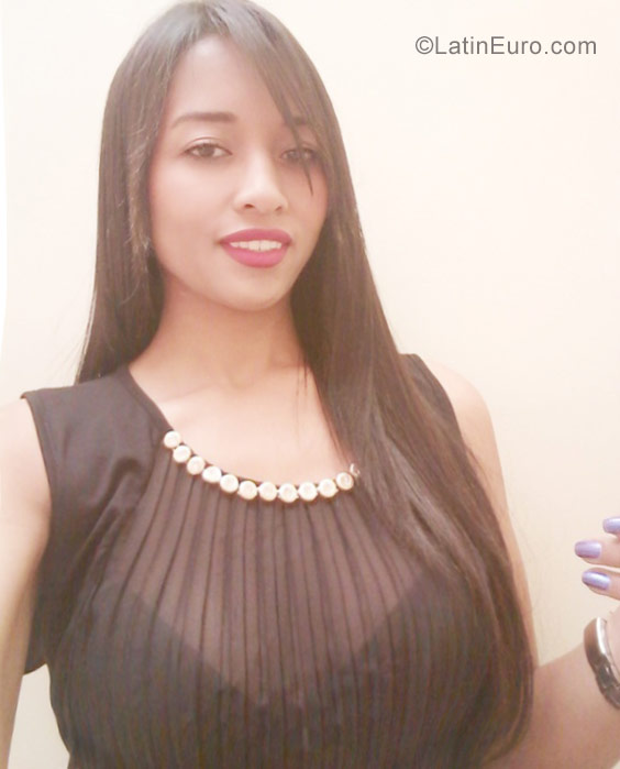 Date this delightful Colombia girl Claudia from Bogota CO19886