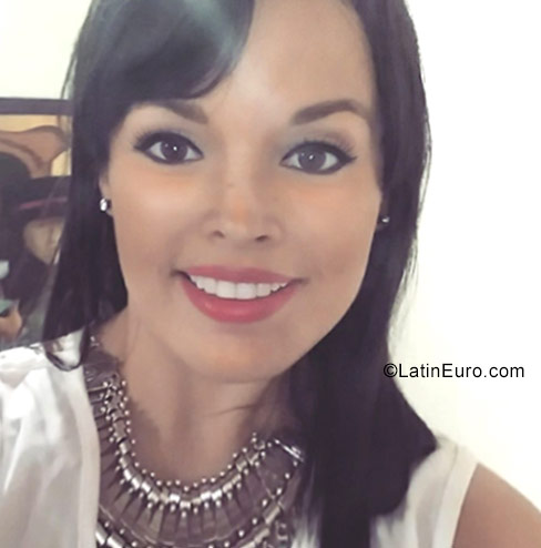 Date this pretty Colombia girl Juliana from Cali CO19959