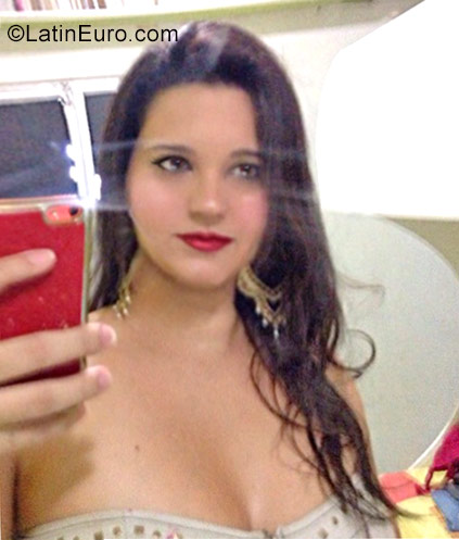 Date this sensual Brazil girl Carolina from Salvador BR9873