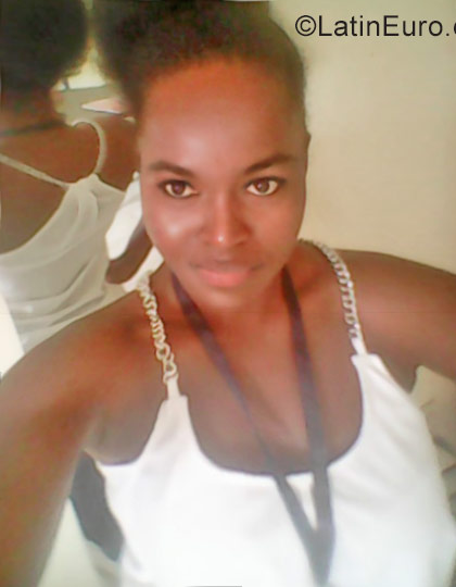 Date this young Colombia girl Mimi from cali CO20069