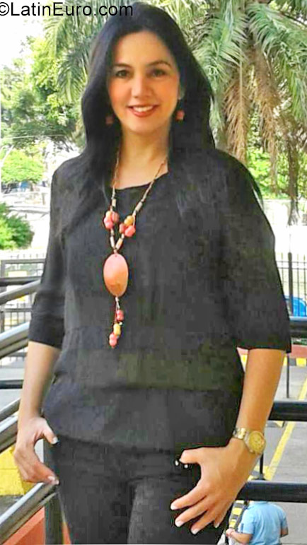 Date this good-looking Colombia girl Alexandra from Cali CO22205