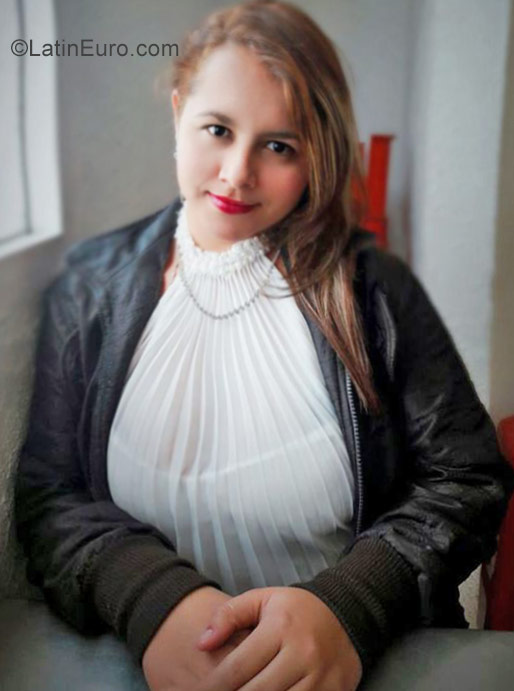 Date this attractive Colombia girl Jade sanchez from Bogota CO20121