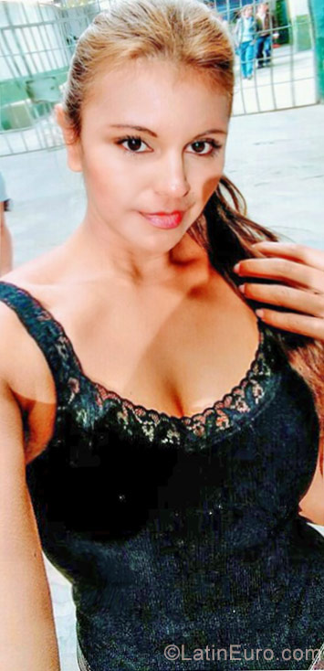 Date this athletic Colombia girl Carmen from Bogota CO20319