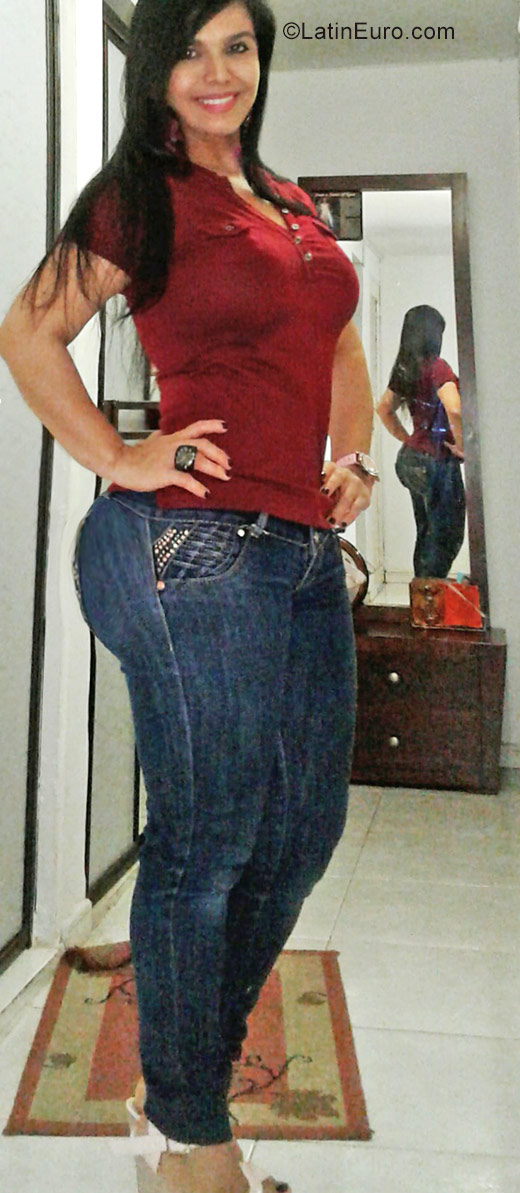 Date this young Colombia girl Sukita from Cali CO20346