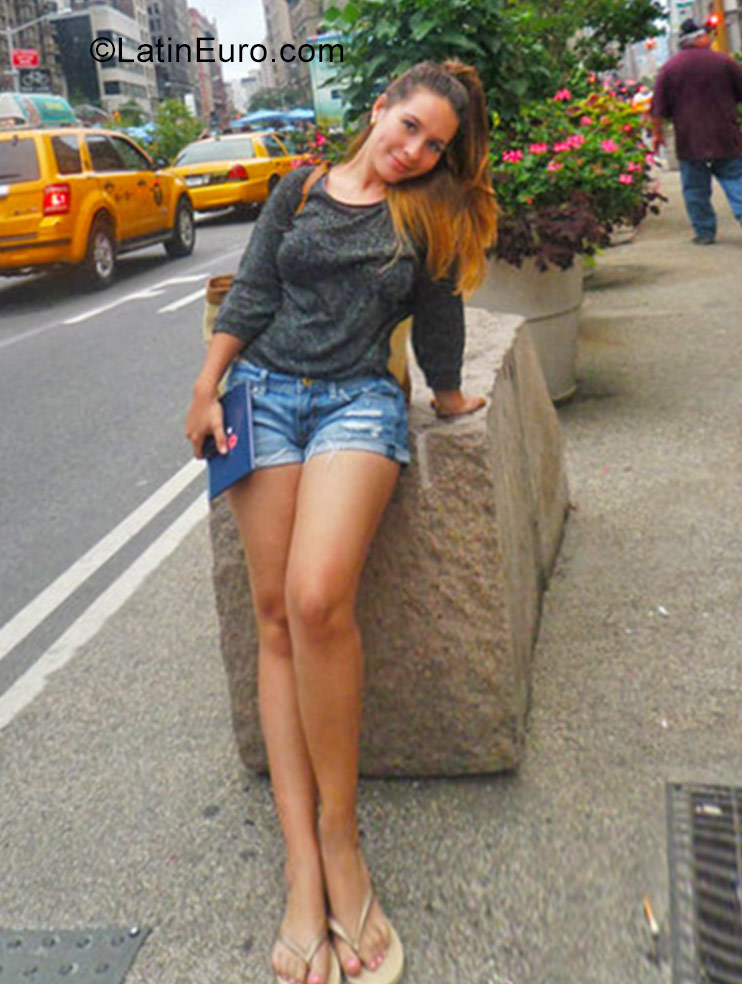 Date this gorgeous Colombia girl Kelly Valencia from Bogota CO20348