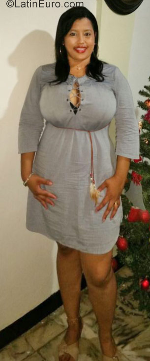 Date this nice looking Colombia girl Cindy from Cali CO20423