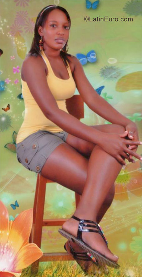 Date this sensual Colombia girl Liliana from Cali CO20730