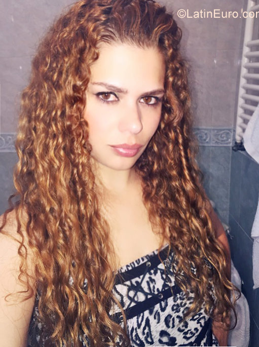 Date this pretty Portugal girl Angelsammy from Lisboa PT77