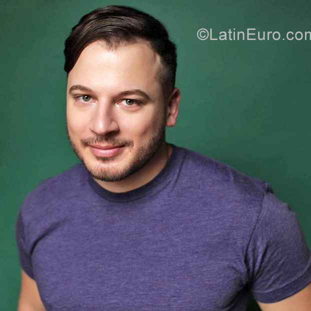 Date this georgeous United States man Robert from Los Angeles US18001