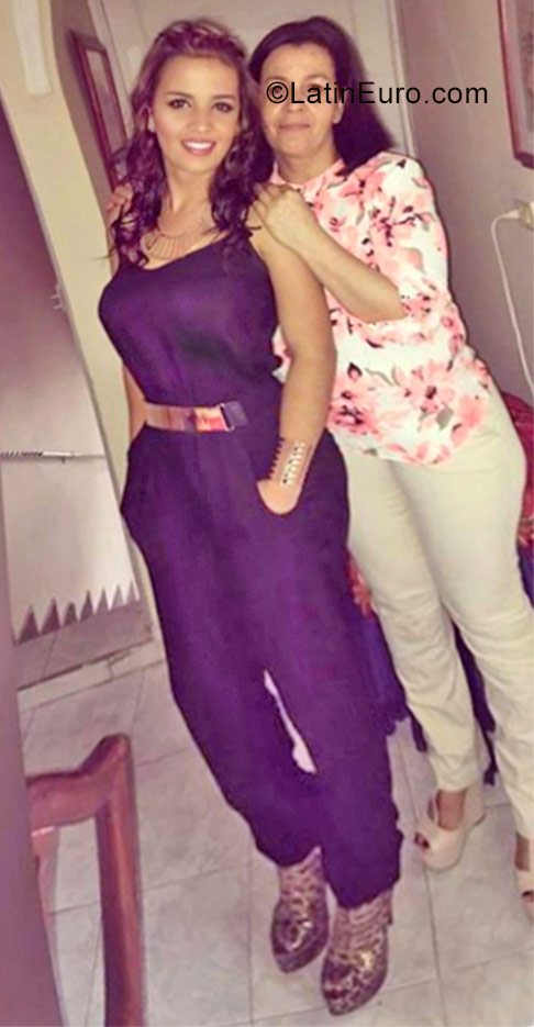 Date this athletic Colombia girl Sara from Medellin CO20915