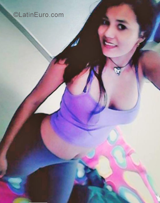 Date this voluptuous Colombia girl Diana from Armenia CO21135