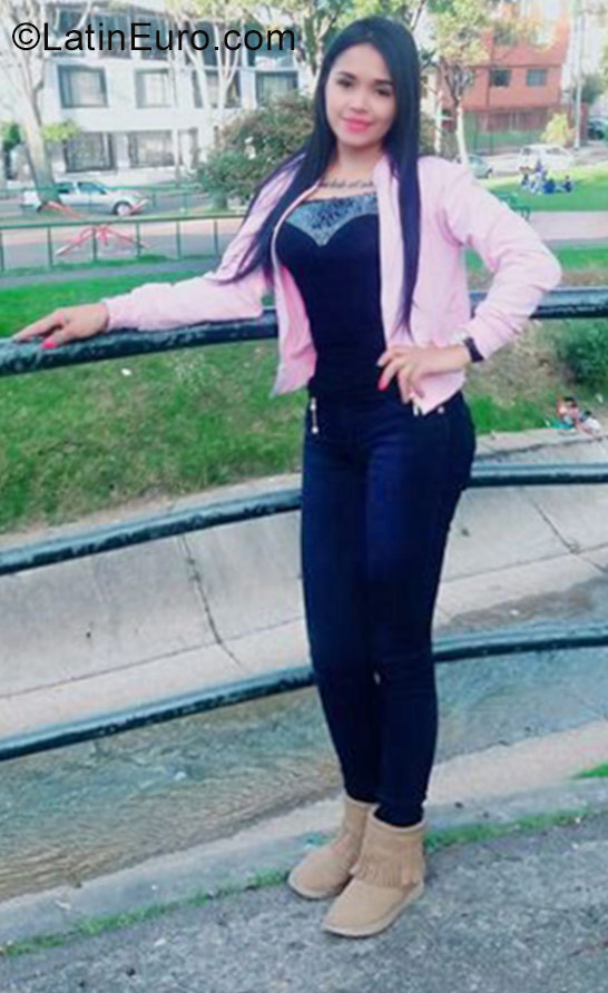 Date this tall Colombia girl Julieth from Bogota CO21205
