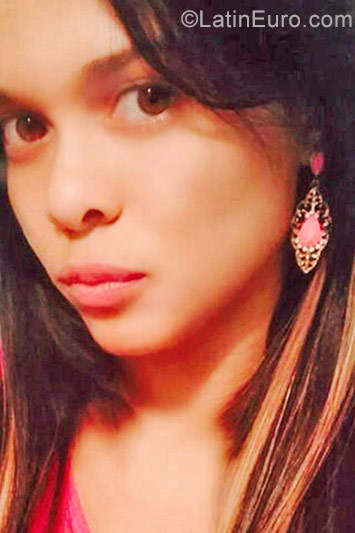 Date this nice looking Dominican Republic girl Angelica from Santo Domingo DO40505