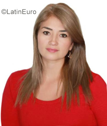 Date this athletic Colombia girl Liliana from Manizales CO21350