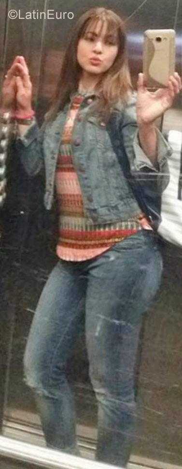 Date this nice looking Colombia girl Giselle from  CO21405