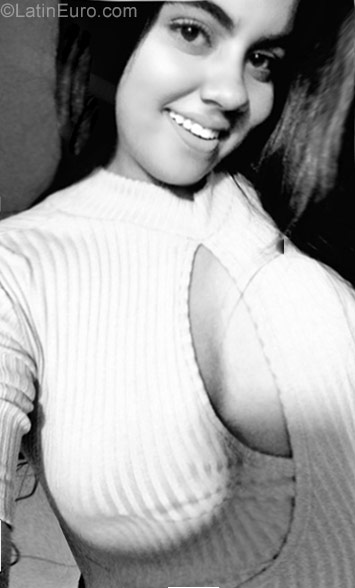Date this voluptuous Colombia girl Eliza from Pereira CO21421