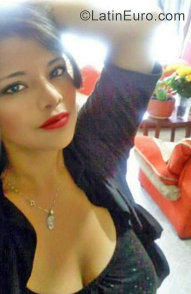 Date this pretty Colombia girl YESENIA from Bogota CO21548
