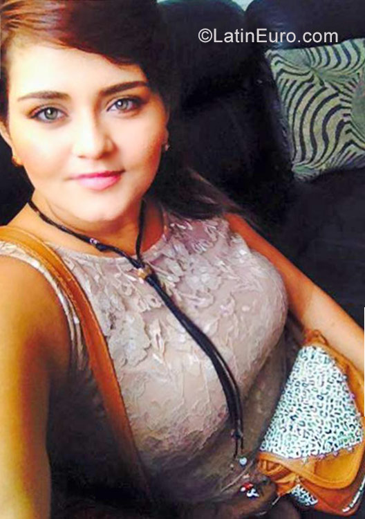 Date this pretty Colombia girl Julieth from Bucaramanga CO21626