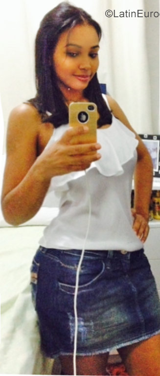 Date this attractive Brazil girl Claudiane from Recife BR10059