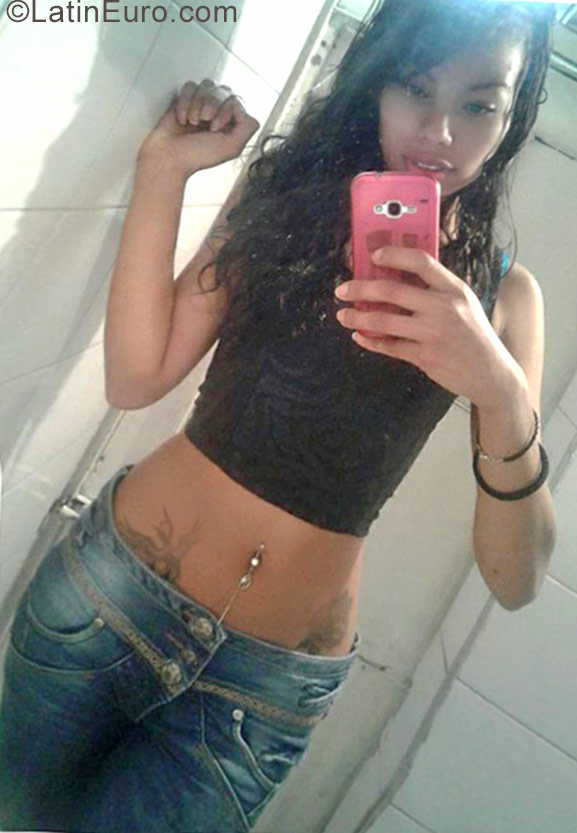 Date this delightful Colombia girl Paola from Bogota CO24595