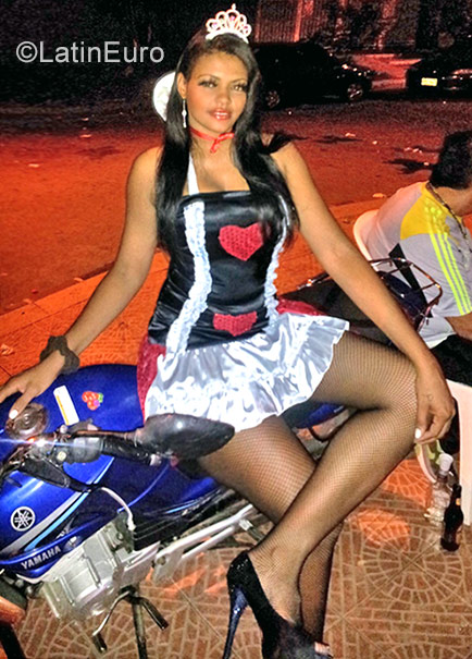 Date this fun Colombia girl Yohana from Cali CO21748
