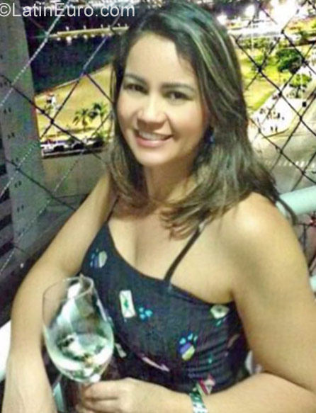 Date this attractive Brazil girl Lucvania from Fortaleza BR10086