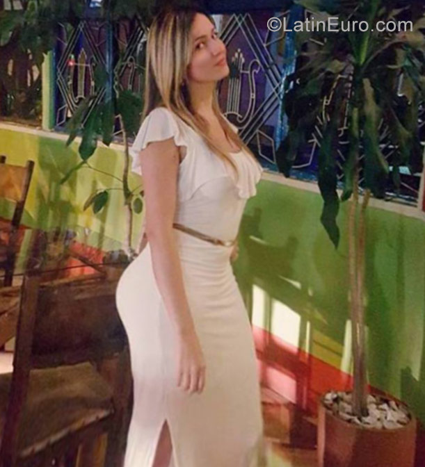 Date this beautiful Colombia girl Paola from Bogota CO21821