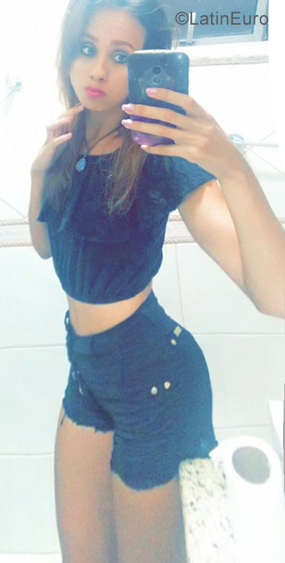 Date this attractive Brazil girl Thmey from Rio De Janeiro BR10103