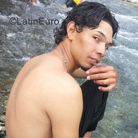 Date this hot Dominican Republic man Joezmin pujols from Bonao DO29479