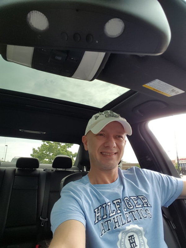 Date this beautiful United States man Kombi from Mount Prospect US21338