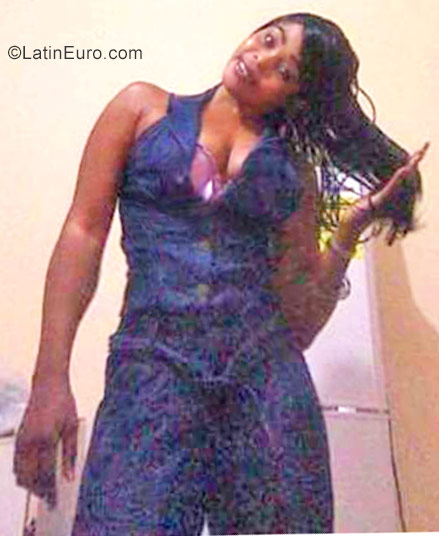 Date this hard body Jamaica girl Sandra from Montego Bay JM2476