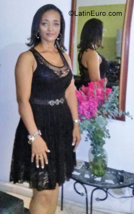 Date this stunning Colombia girl Casandra from Cali CO22040