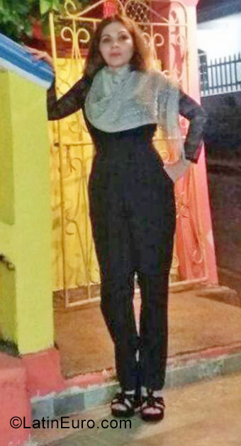 Date this tall Colombia girl Ligia from Bogota CO22046