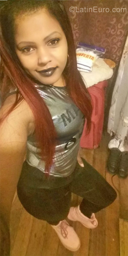 Date this nice looking Chile girl Aime from Santiago CL103