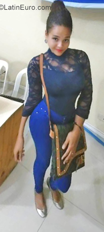 Date this beautiful Dominican Republic girl Karyna from San Cristobal DO29791