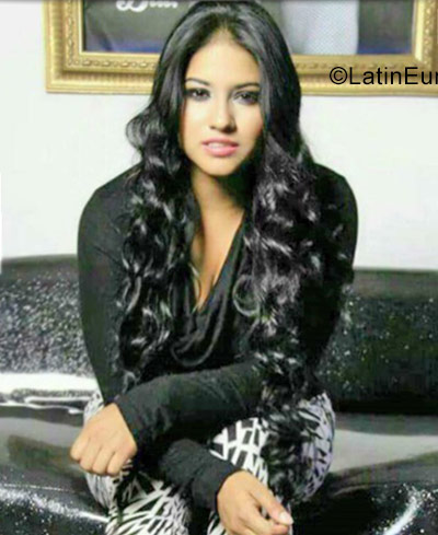 Date this exotic Colombia girl Andrea from Cali CO22087