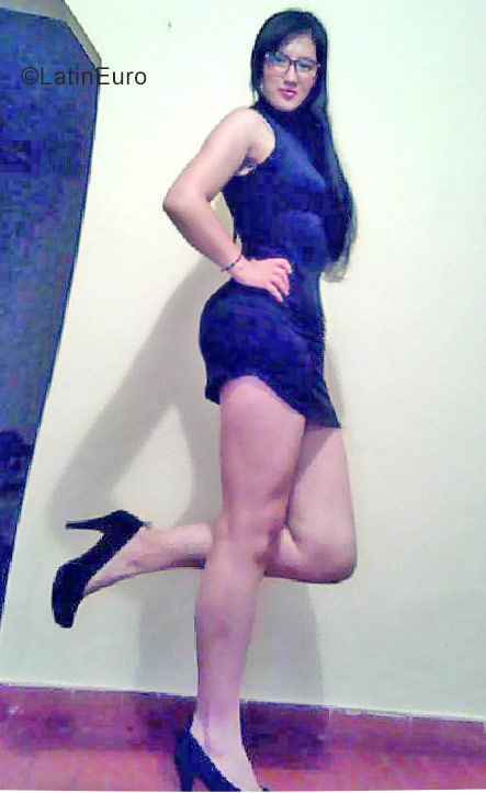 Date this good-looking Colombia girl Xiomara from Bogota CO22142
