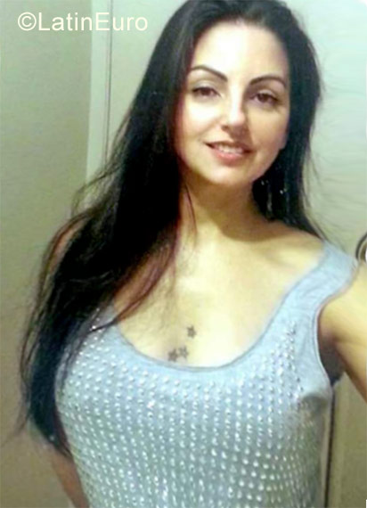 Date this funny Brazil girl Erika from Sao Paulo BR10241