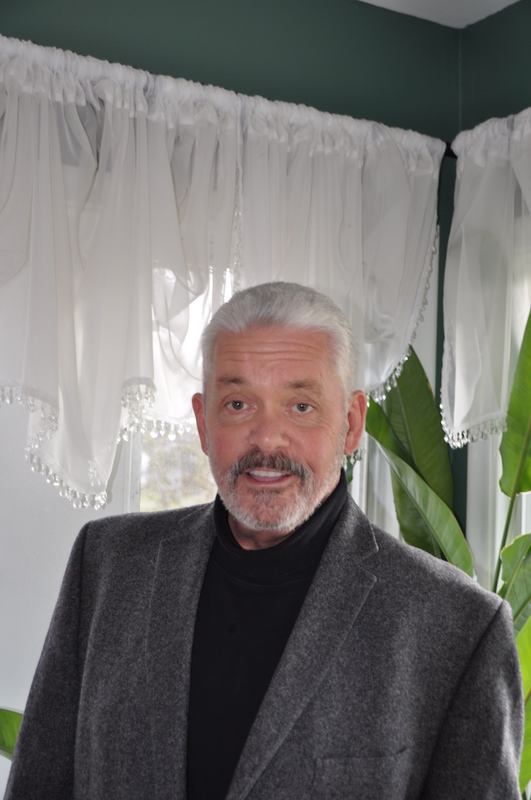 Date this nice looking United States man Jmr from Arden Hills US18609