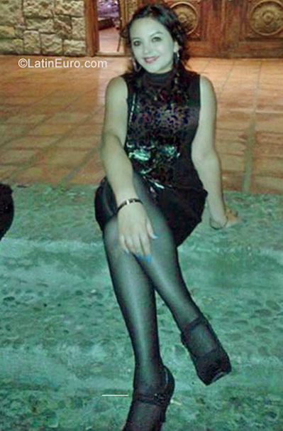 Date this pretty Ecuador girl Lore from Quito EC206