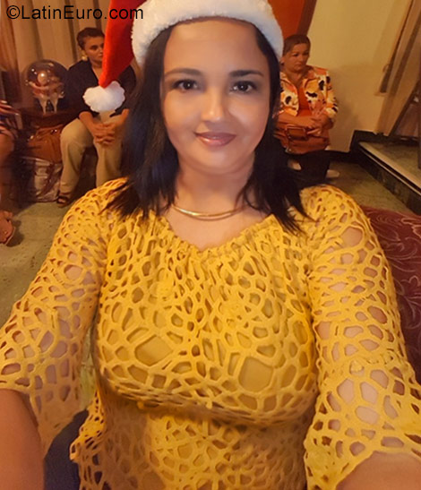 Date this beautiful Honduras girl Yesenia from La Ceiba HN2358