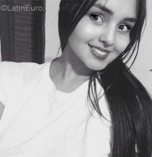 Date this beautiful Colombia girl Vane from Pereira CO22348