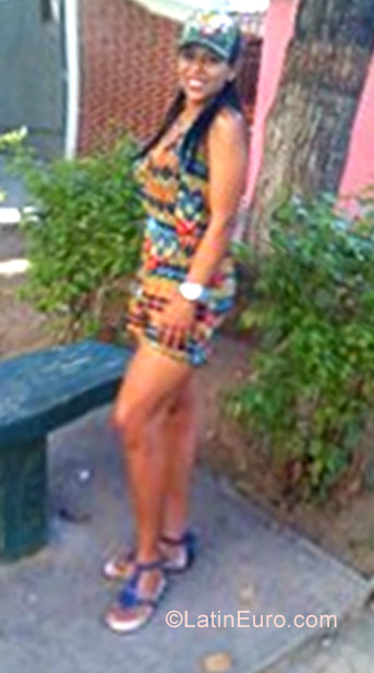 Date this georgeous Venezuela girl Natacha from Caracas VE973