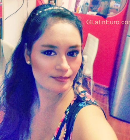 Date this hot Peru girl Yohana from Chimbote PE1133